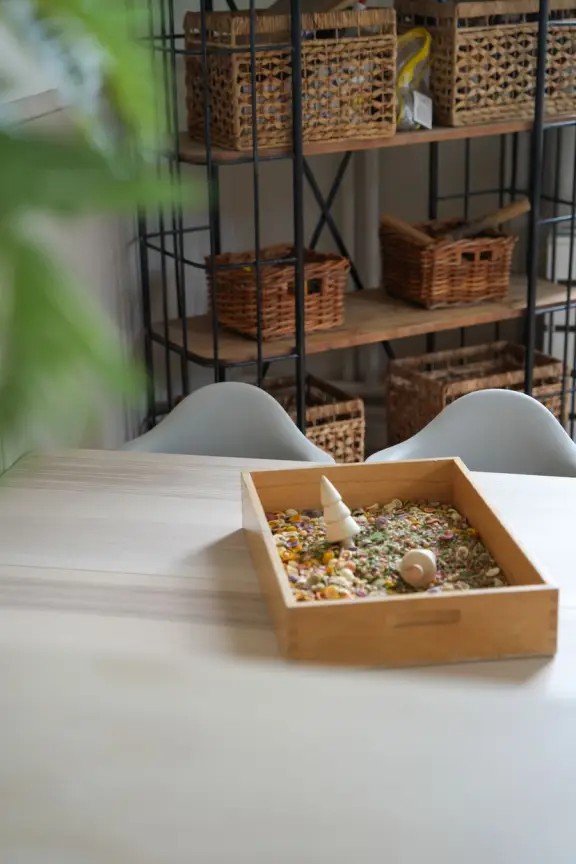 Sensorisch speelmateriaal op tafel